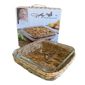 Dolly Parton 1.9-Qt. Square With Wicker Basket Casserole Dish